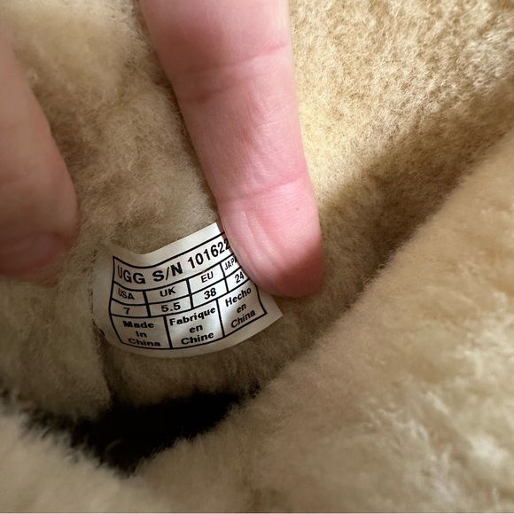 Ugg Bailey Button II Chestnut Suede and Shearling Boots Sz 7 - Picture 10 of 12